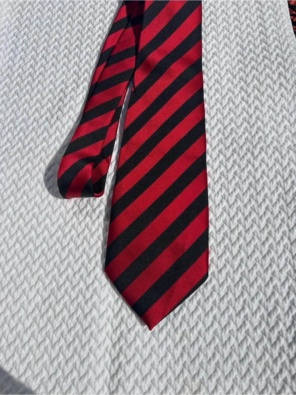 Classic Red and Black Diagonal Stripe Tie